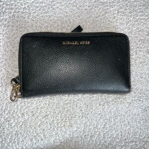 Michael Kors wallet, black, perfect size